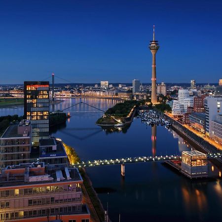 Innside By Melia Duesseldorf Hafen Bagian luar foto