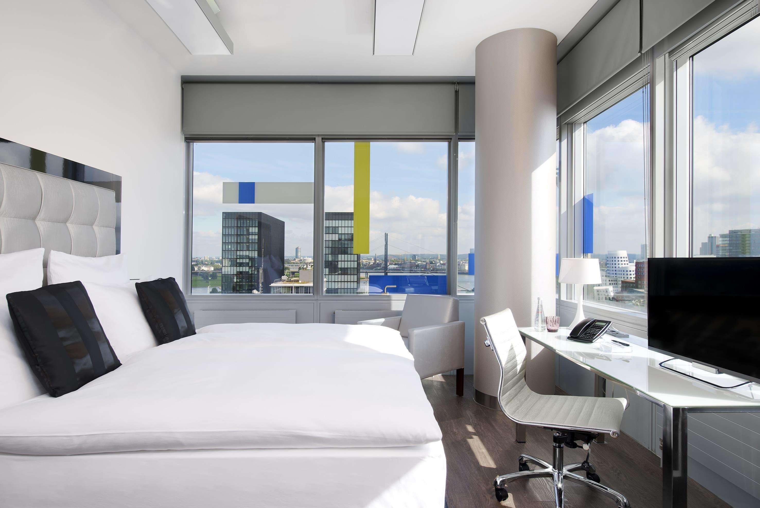 Innside By Melia Duesseldorf Hafen Bagian luar foto