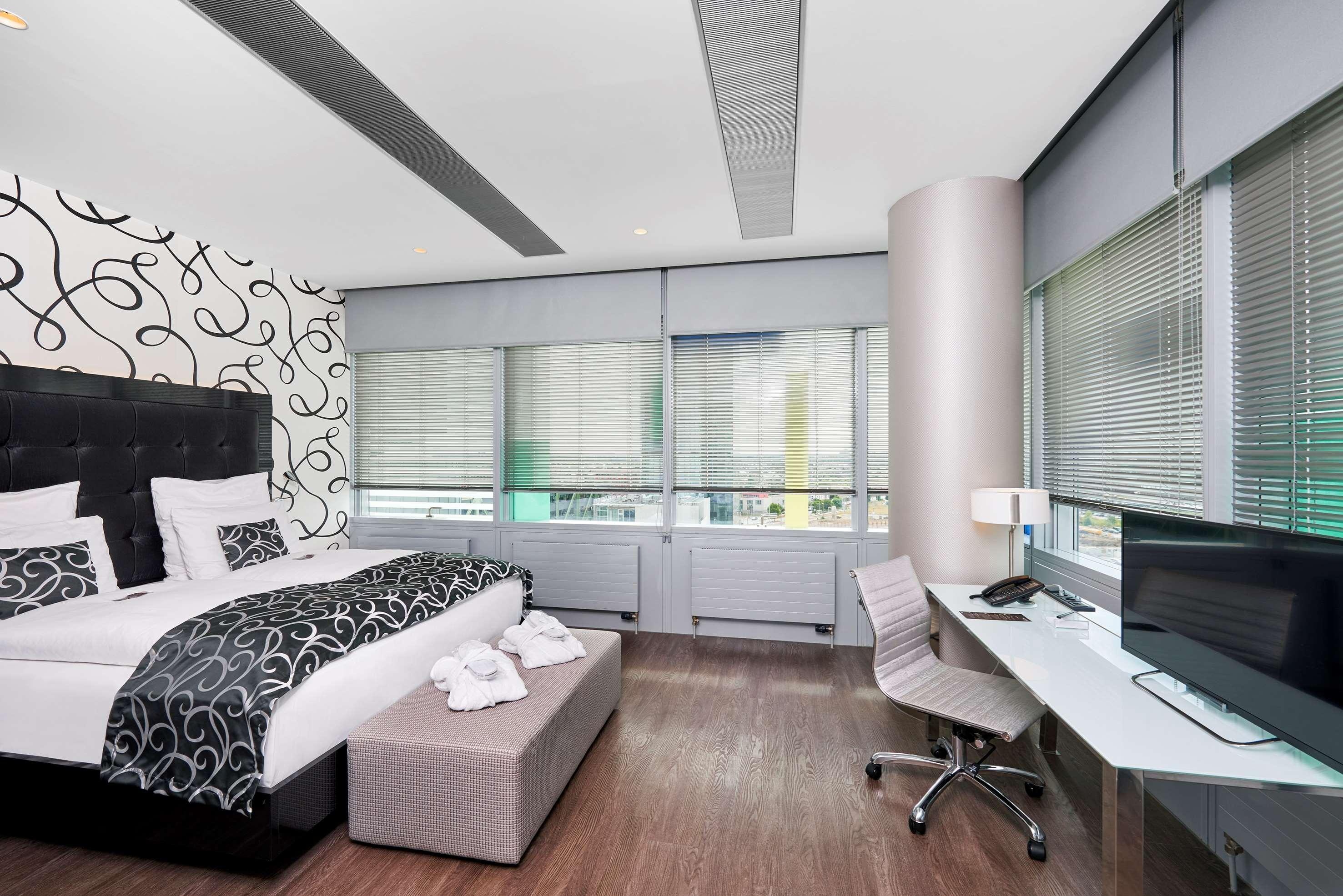 Innside By Melia Duesseldorf Hafen Bagian luar foto