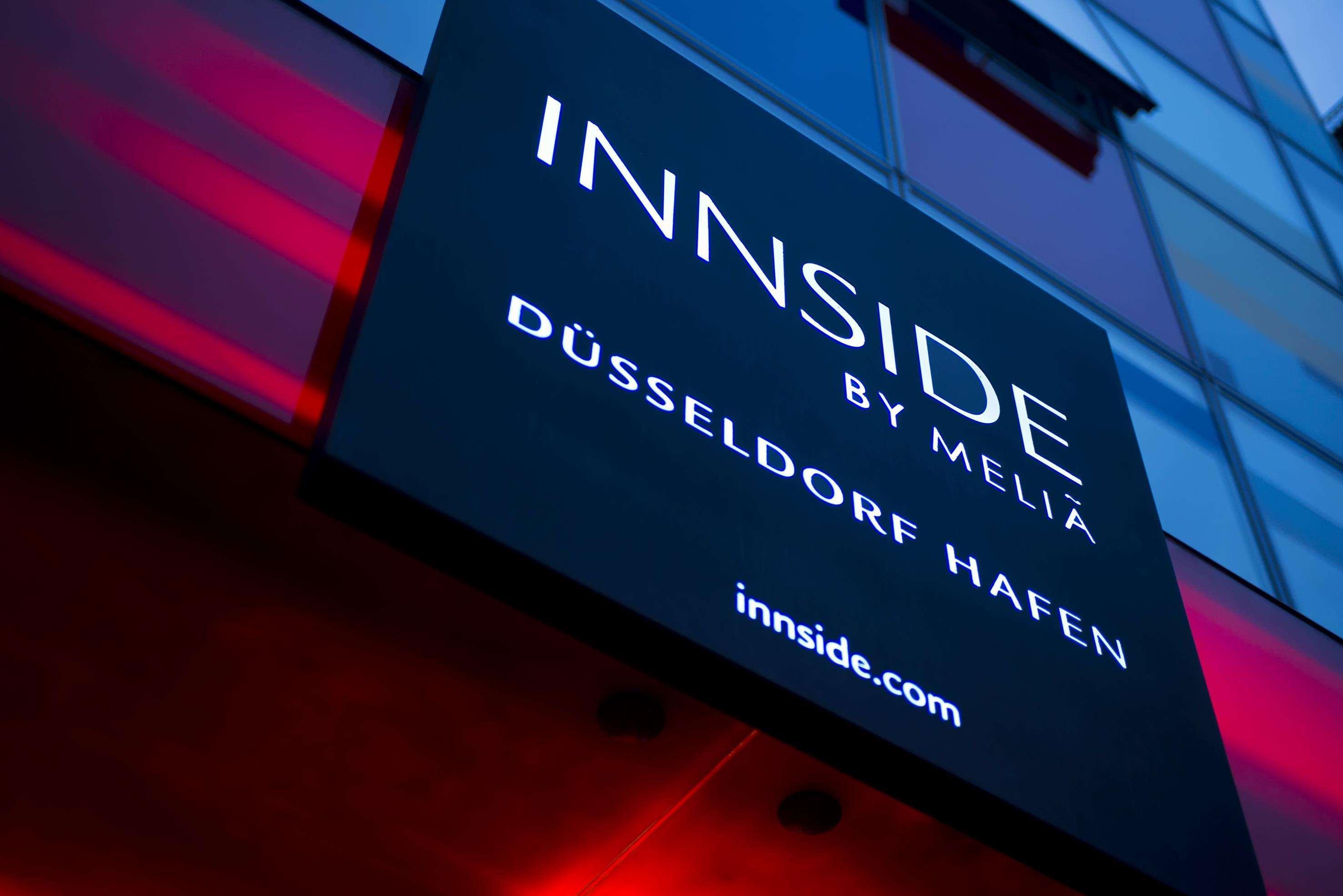 Innside By Melia Duesseldorf Hafen Bagian luar foto