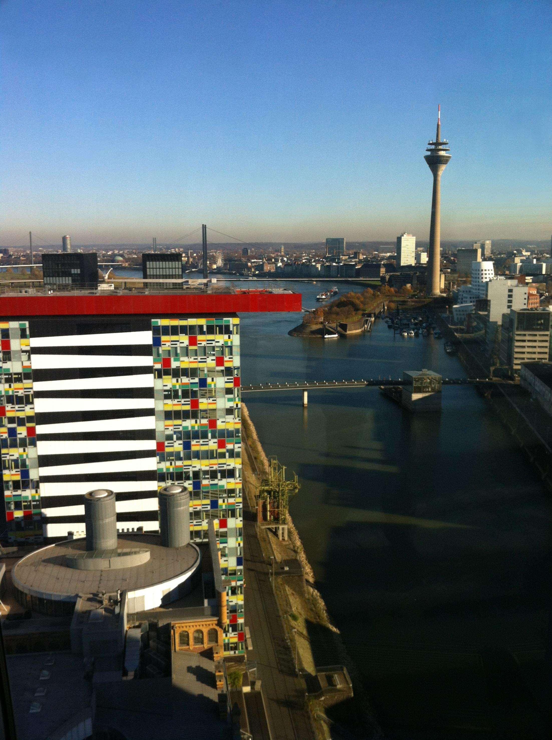 Innside By Melia Duesseldorf Hafen Bagian luar foto