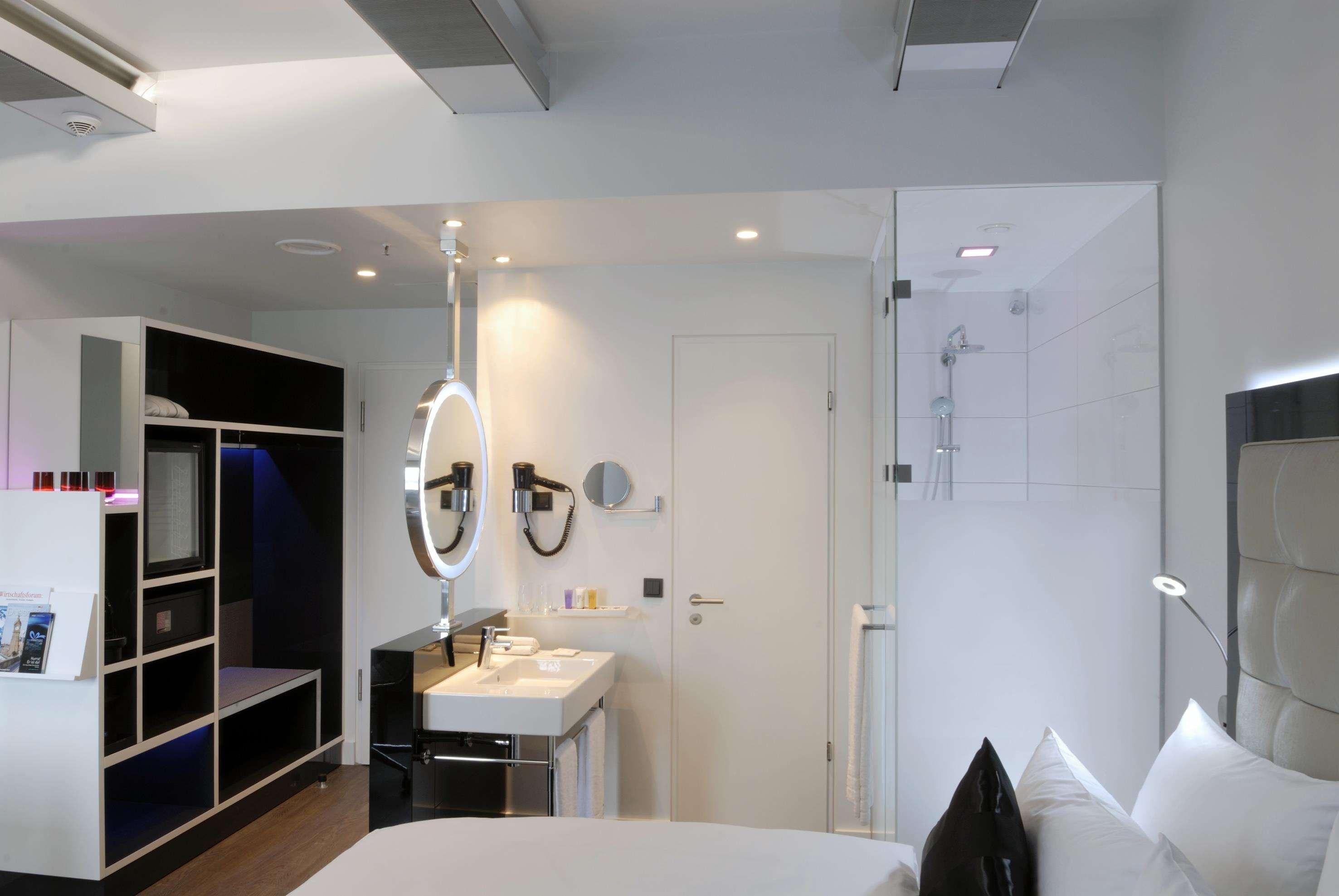 Innside By Melia Duesseldorf Hafen Bagian luar foto