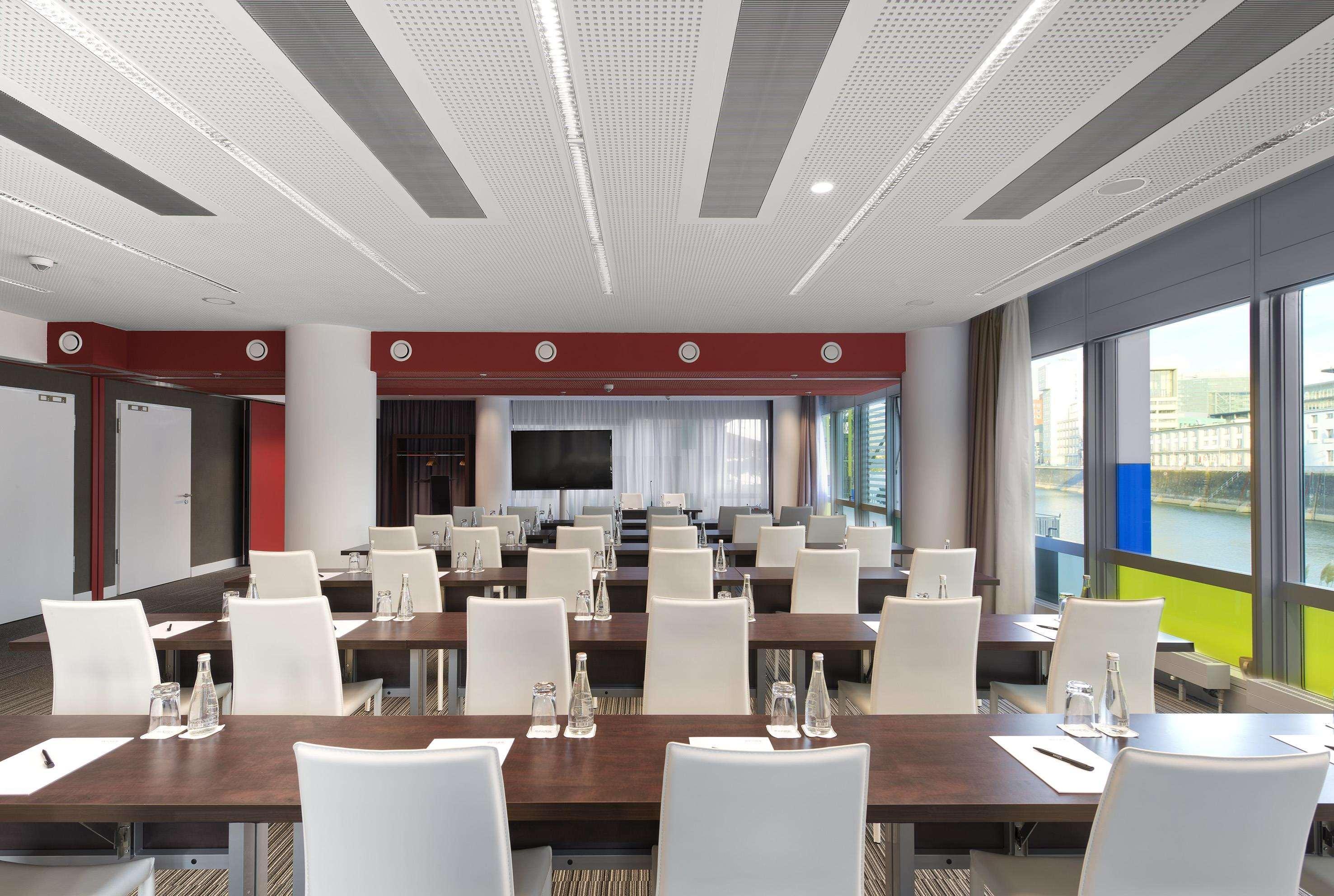 Innside By Melia Duesseldorf Hafen Bagian luar foto