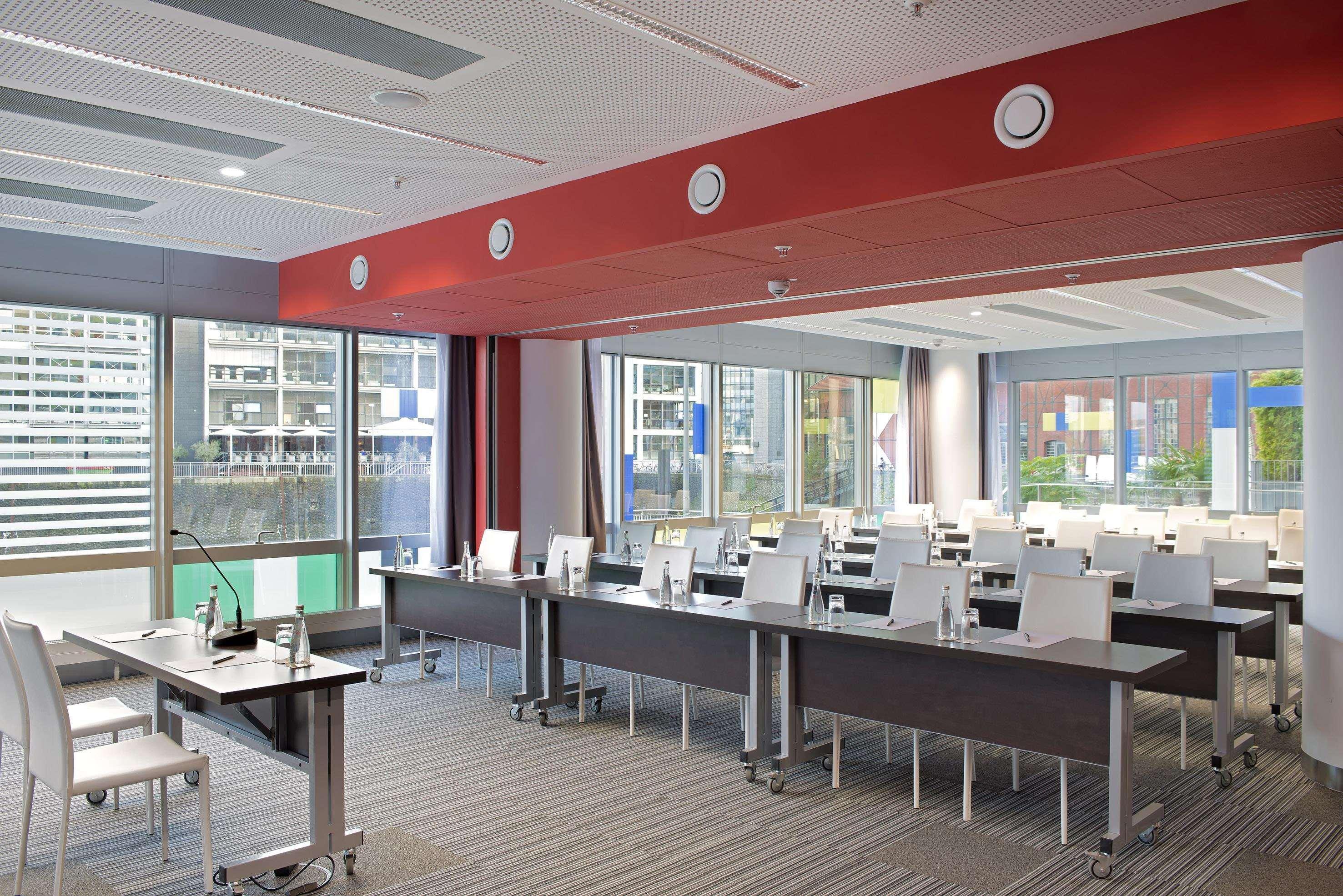 Innside By Melia Duesseldorf Hafen Bagian luar foto