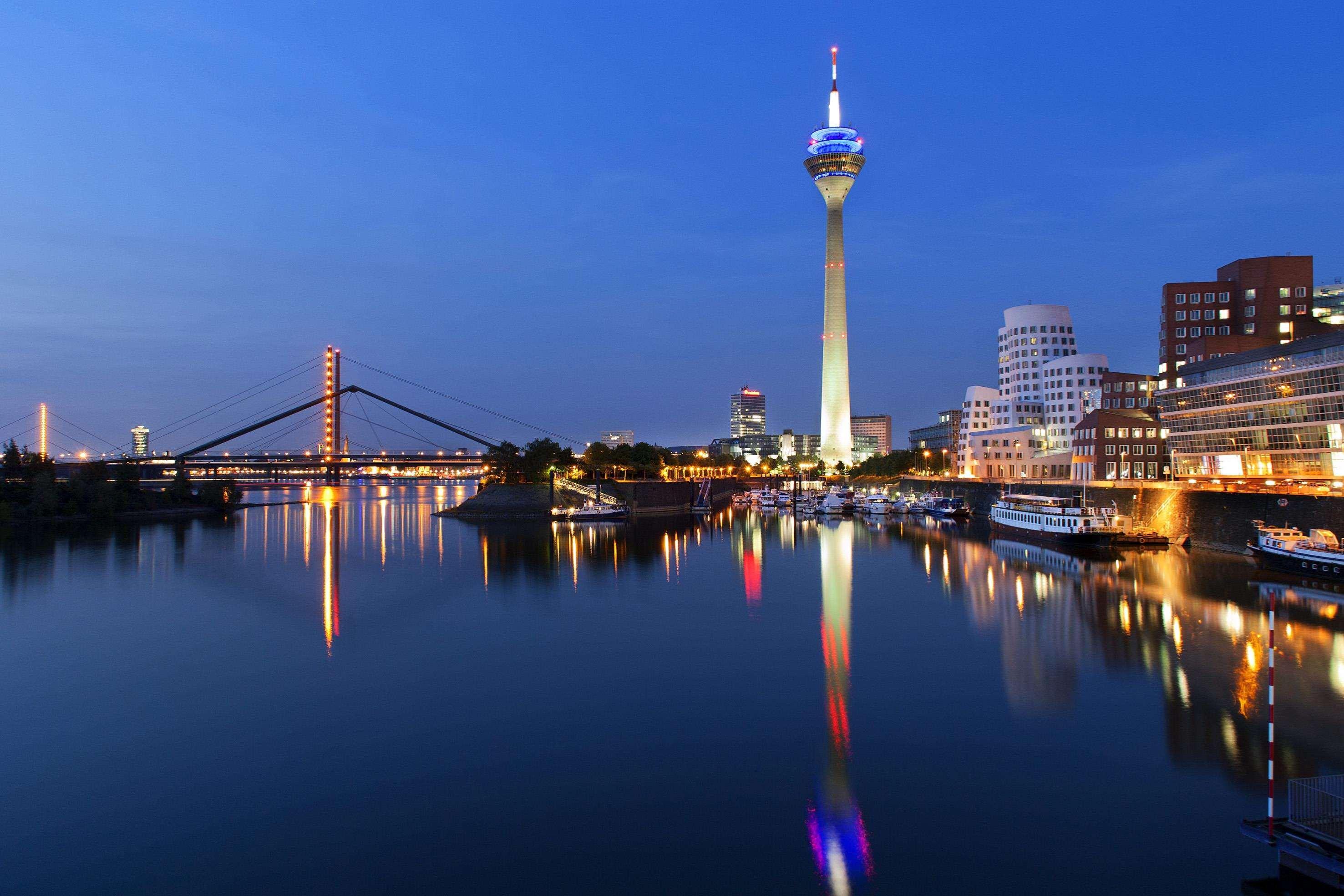 Innside By Melia Duesseldorf Hafen Bagian luar foto
