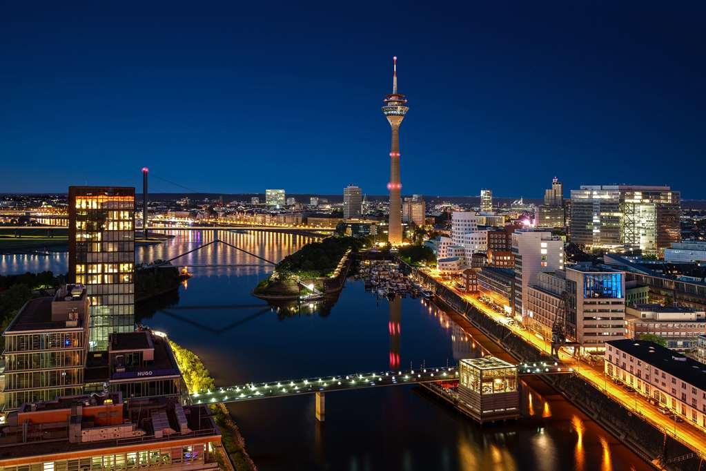 Innside By Melia Duesseldorf Hafen Bagian luar foto