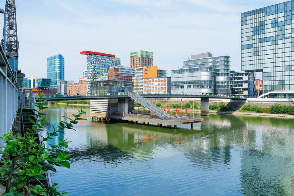 Innside By Melia Duesseldorf Hafen Bagian luar foto